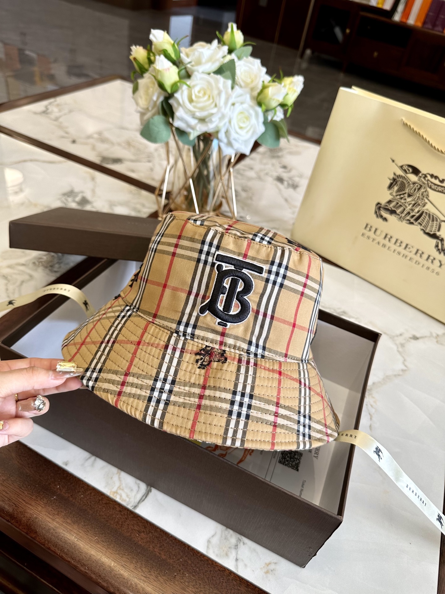 burberry hat model 17